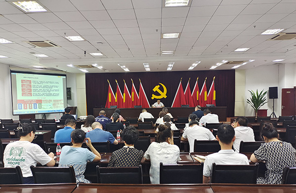 陈总讲党课1.jpg